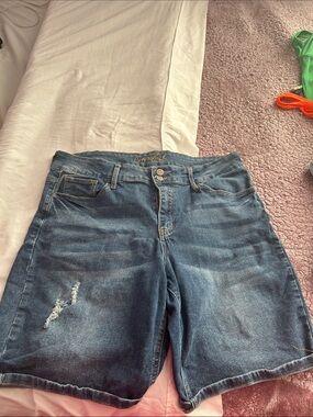Casual Boyfriend Denim Bermuda Shorts in Blue